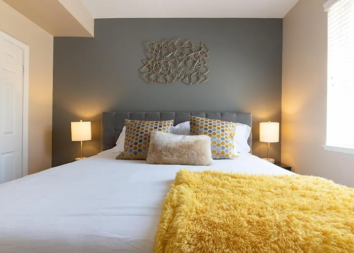 Modern Suitevipwifipool2 King Bedsac