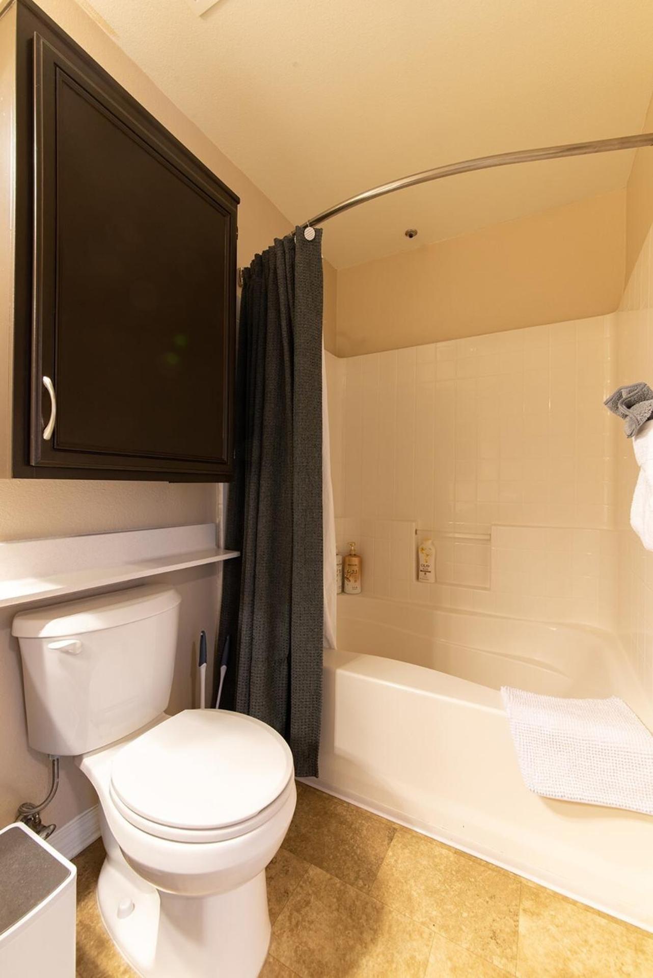 Modern Suitevipwifipool2 King Bedsac Santa Clarita