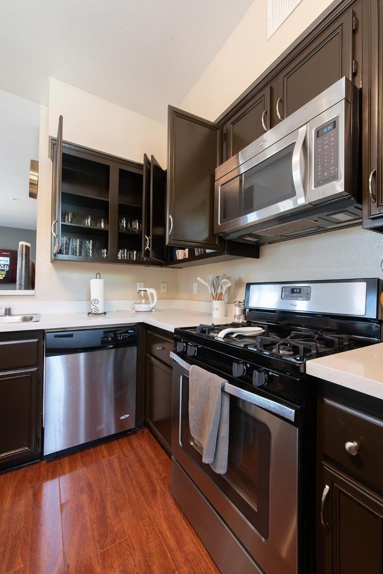Modern Suitevipwifipool2 King Bedsac Apartment Santa Clarita